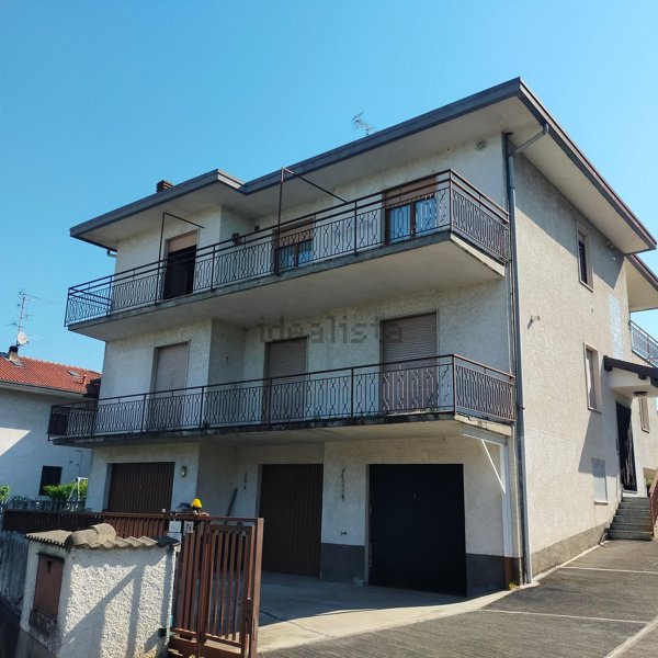 appartamento in vendita ad Oggiona con Santo Stefano in zona Santo Stefano