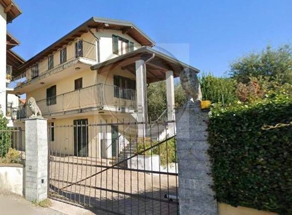 appartamento in vendita ad Oggiona con Santo Stefano in zona Santo Stefano
