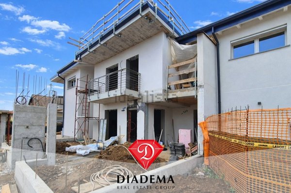 casa indipendente in vendita ad Oggiona con Santo Stefano in zona Santo Stefano