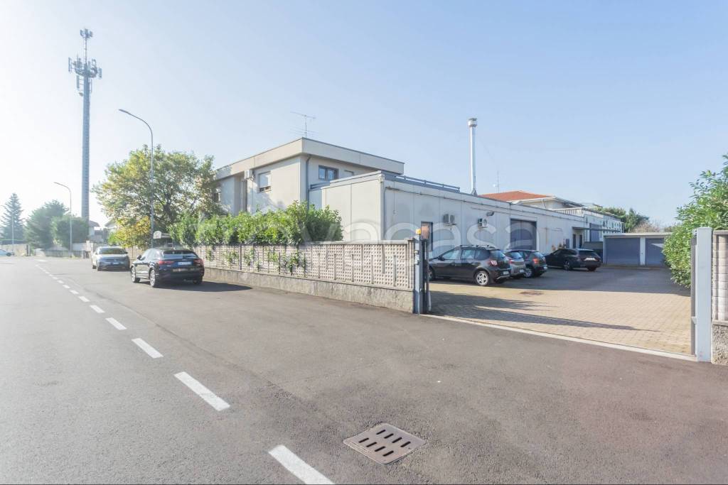 locale commerciale in vendita ad Olgiate Olona