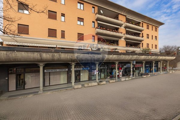 negozio in vendita ad Olgiate Olona