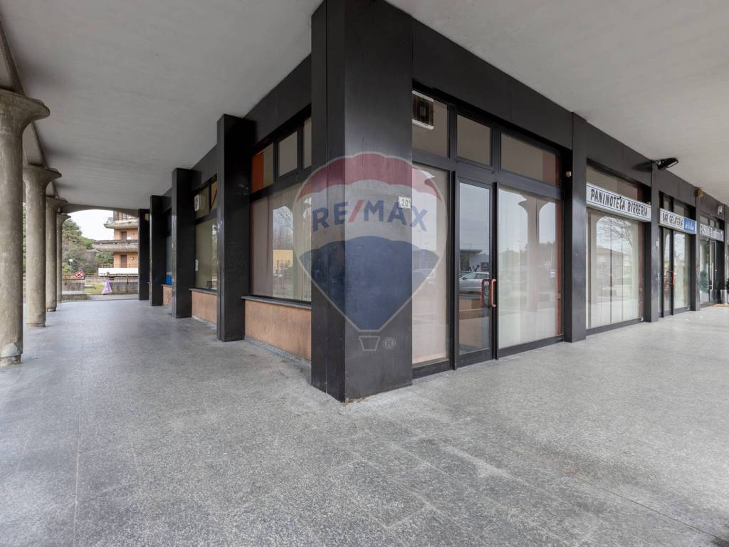 negozio in vendita ad Olgiate Olona