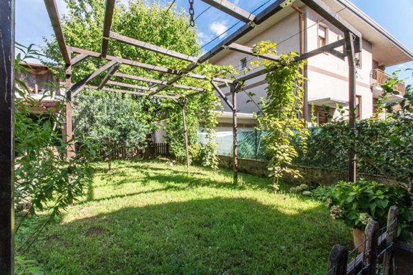 casa indipendente in vendita ad Olgiate Olona