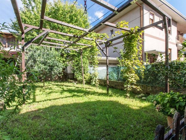 casa indipendente in vendita ad Olgiate Olona
