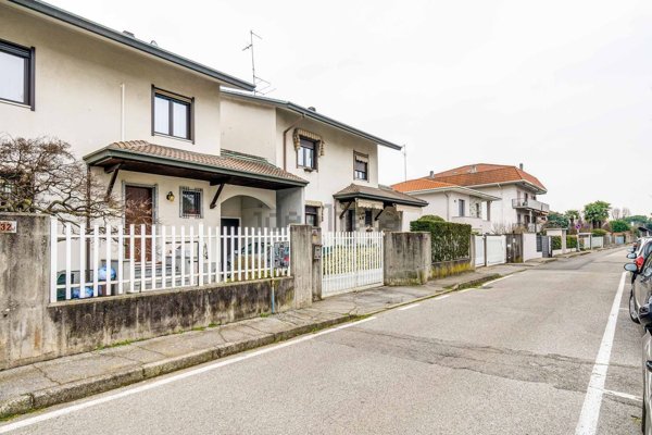casa indipendente in vendita ad Olgiate Olona