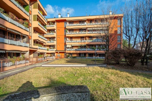appartamento in vendita ad Olgiate Olona in zona Buon Gesù