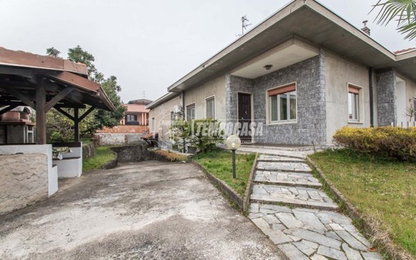 casa indipendente in vendita ad Olgiate Olona