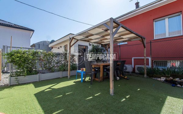casa indipendente in vendita ad Olgiate Olona