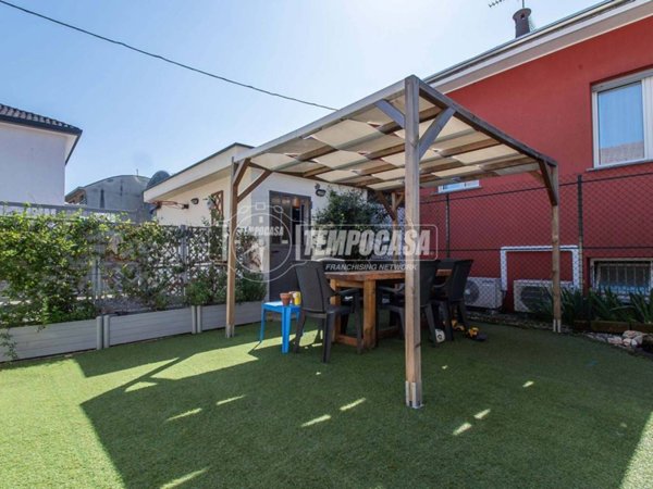 casa indipendente in vendita ad Olgiate Olona