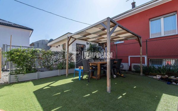 casa indipendente in vendita ad Olgiate Olona