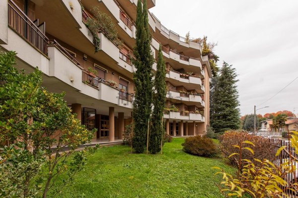 appartamento in vendita ad Olgiate Olona in zona Buon Gesù
