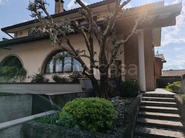casa indipendente in vendita ad Olgiate Olona