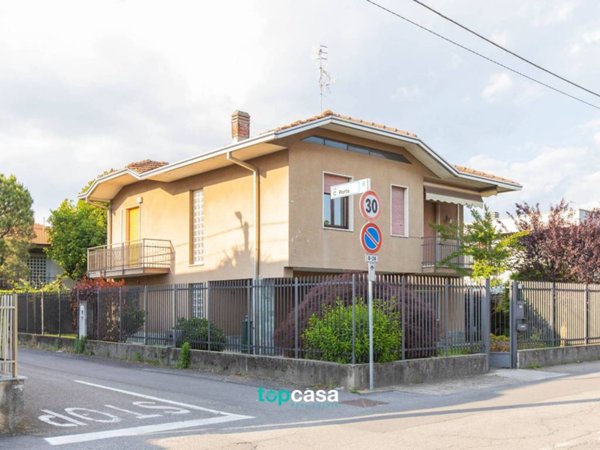 casa indipendente in vendita ad Olgiate Olona