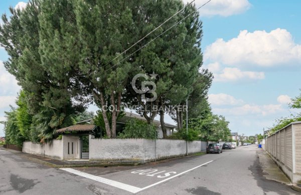 casa indipendente in vendita ad Olgiate Olona in zona Buon Gesù
