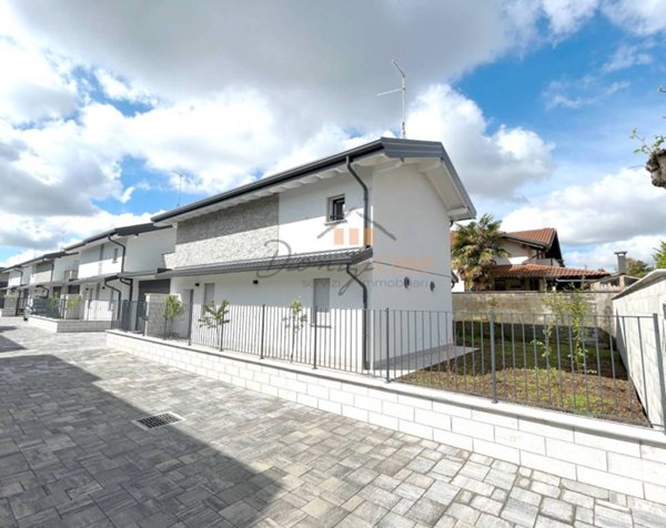 casa indipendente in vendita ad Olgiate Olona