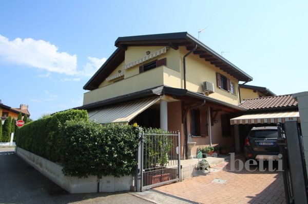 casa indipendente in vendita ad Olgiate Olona