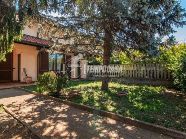 casa indipendente in vendita ad Olgiate Olona