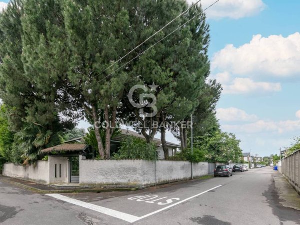 casa indipendente in vendita ad Olgiate Olona