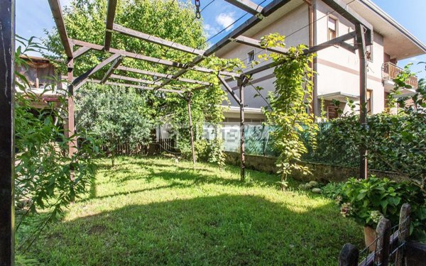 casa indipendente in vendita ad Olgiate Olona