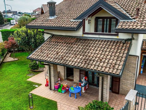 casa indipendente in vendita ad Olgiate Olona