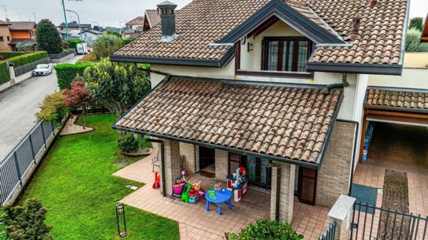 casa indipendente in vendita ad Olgiate Olona