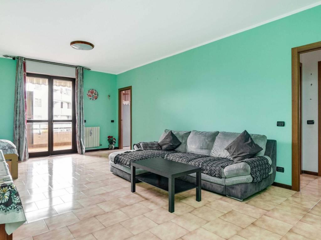 appartamento in vendita ad Olgiate Olona in zona Buon Gesù