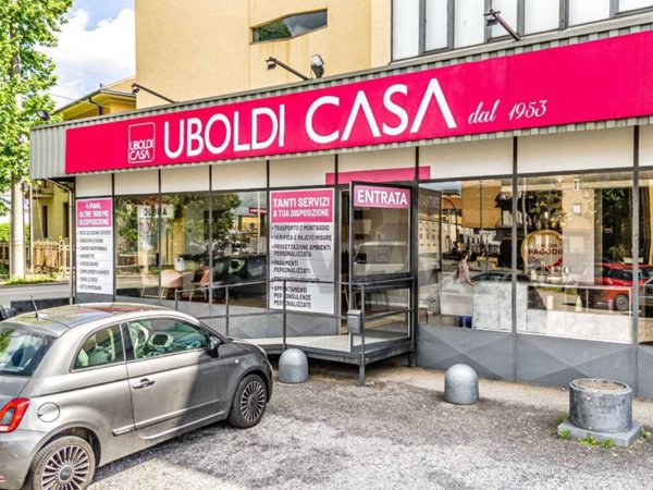 negozio in vendita ad Olgiate Olona