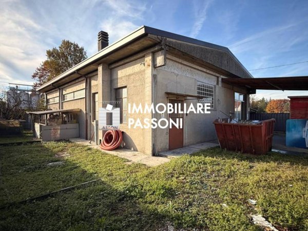 locale commerciale in vendita ad Olgiate Olona