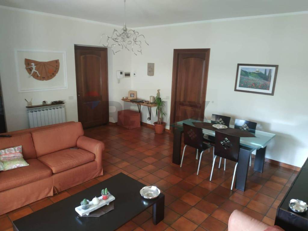 appartamento in vendita ad Olgiate Olona in zona Buon Gesù