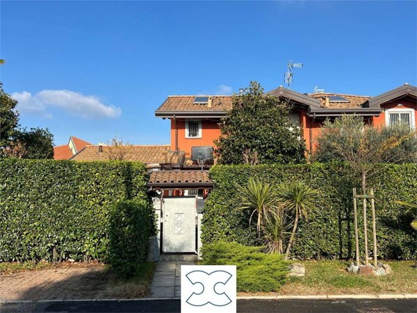 casa indipendente in vendita ad Olgiate Olona