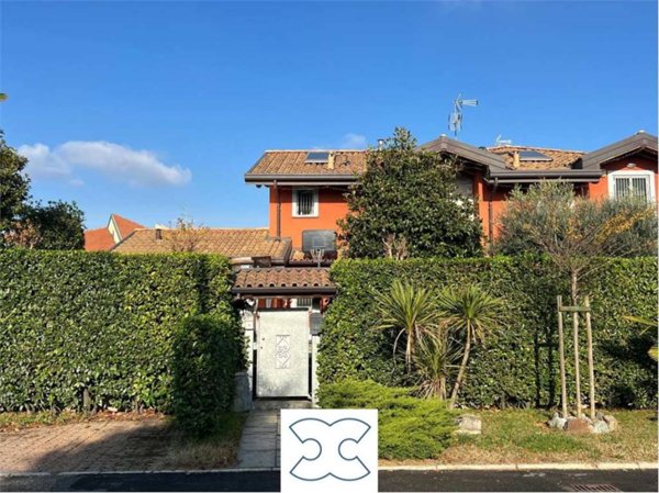 casa indipendente in vendita ad Olgiate Olona