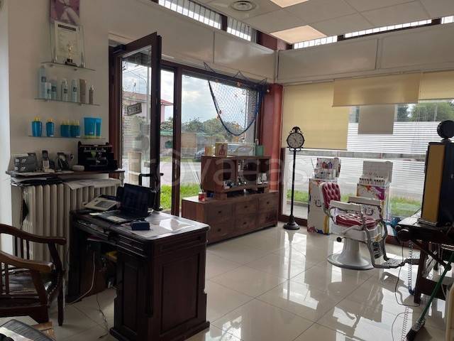 negozio in vendita ad Olgiate Olona