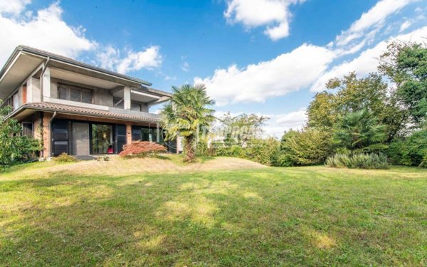 villa in vendita ad Olgiate Olona