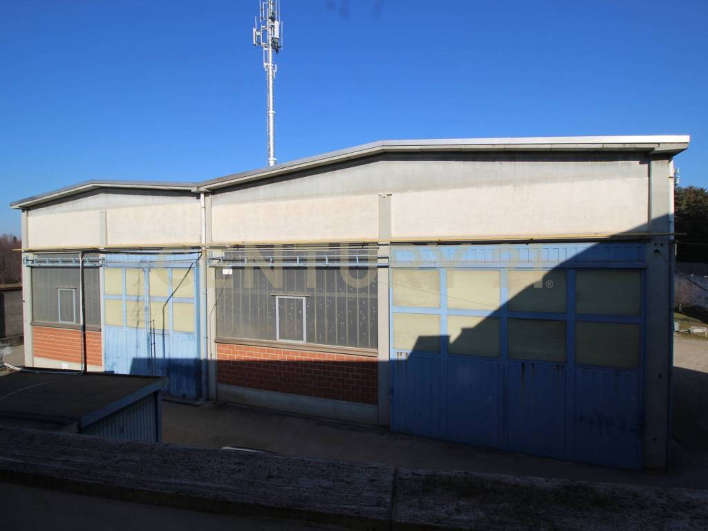 locale commerciale in vendita ad Olgiate Olona
