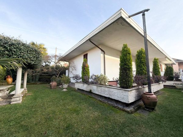 casa indipendente in vendita ad Olgiate Olona