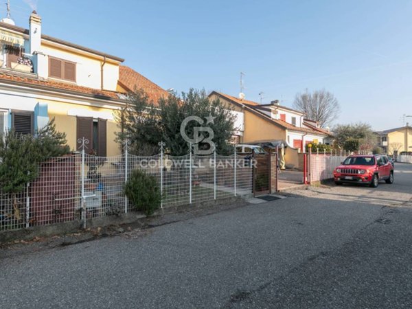 casa indipendente in vendita ad Olgiate Olona