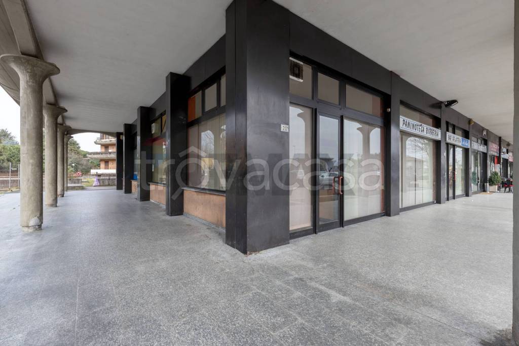 negozio in vendita ad Olgiate Olona