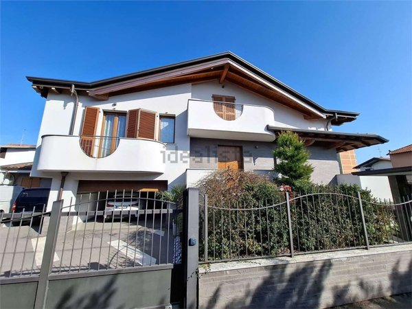casa indipendente in vendita ad Olgiate Olona