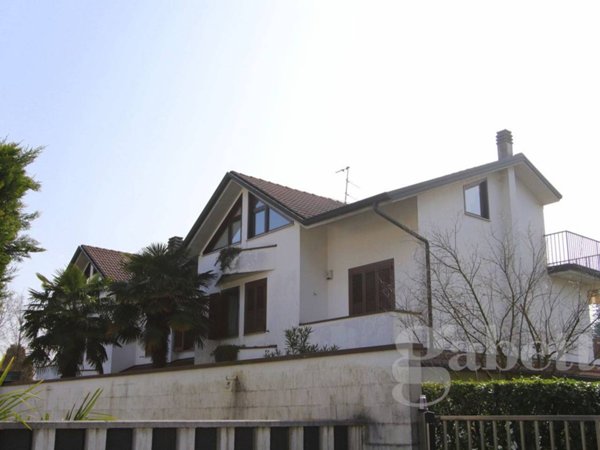 casa indipendente in vendita ad Olgiate Olona