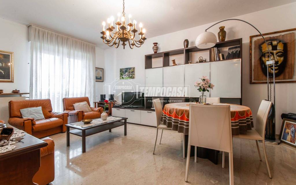 appartamento in vendita ad Olgiate Olona in zona Buon Gesù