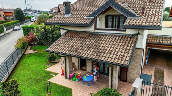 casa indipendente in vendita ad Olgiate Olona