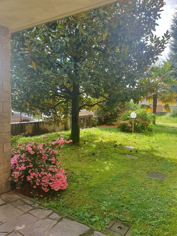 appartamento in vendita ad Olgiate Olona in zona Buon Gesù