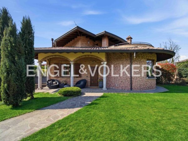 casa indipendente in vendita ad Olgiate Olona