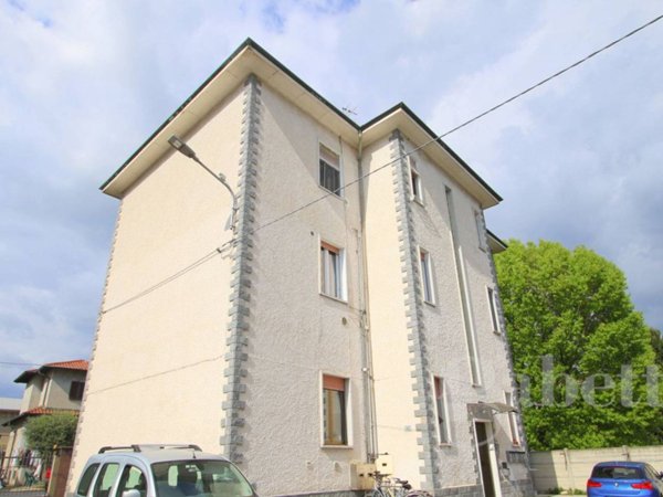 appartamento in vendita ad Olgiate Olona in zona Buon Gesù