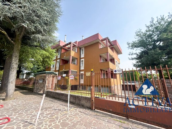 appartamento in vendita ad Olgiate Olona in zona Buon Gesù