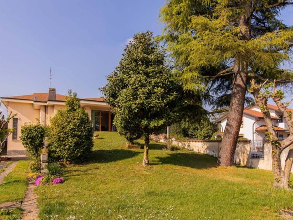 casa indipendente in vendita ad Olgiate Olona in zona Buon Gesù