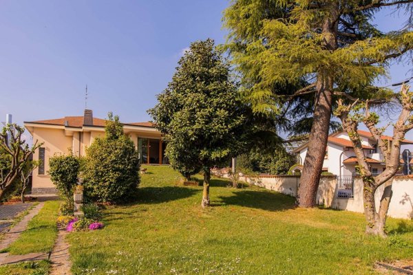 casa indipendente in vendita ad Olgiate Olona in zona Buon Gesù