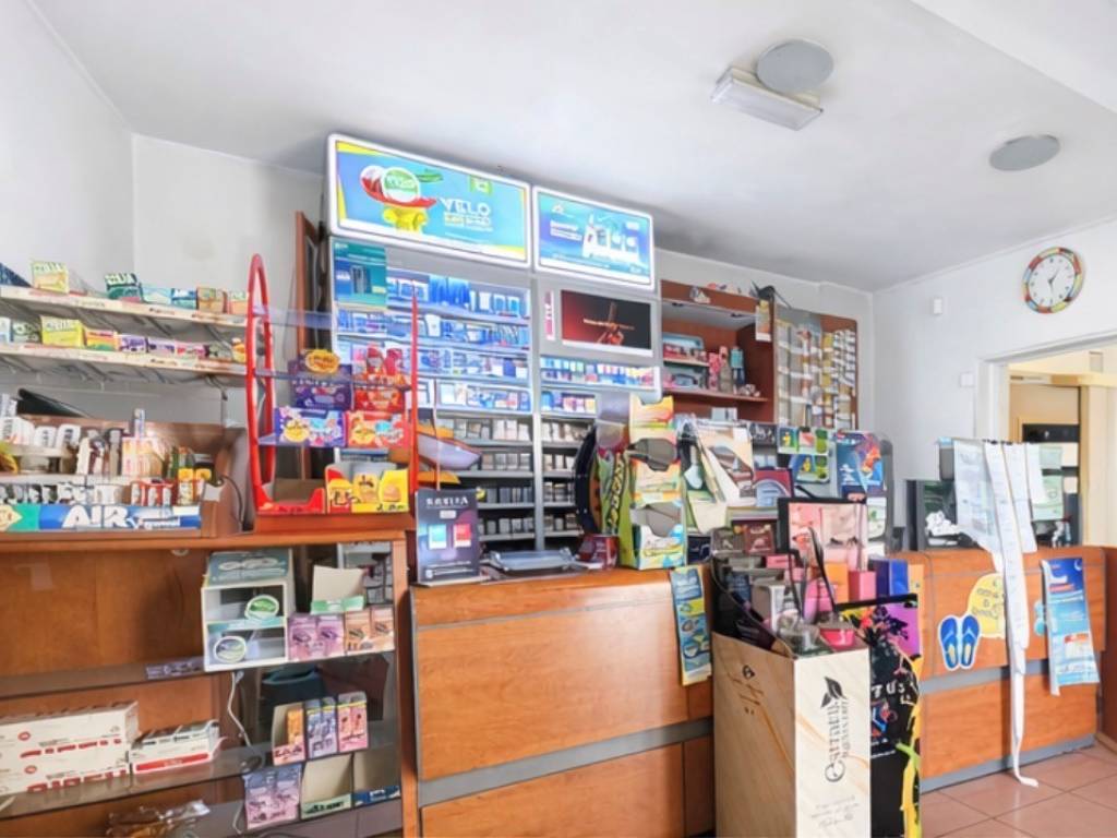 negozio in vendita ad Olgiate Olona