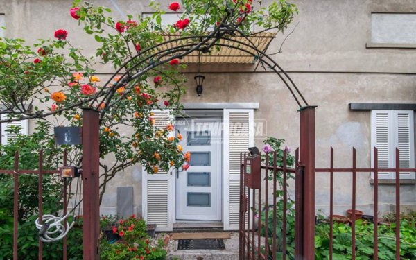 casa indipendente in vendita ad Olgiate Olona in zona Buon Gesù
