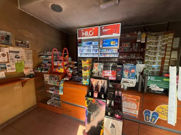 negozio in vendita ad Olgiate Olona